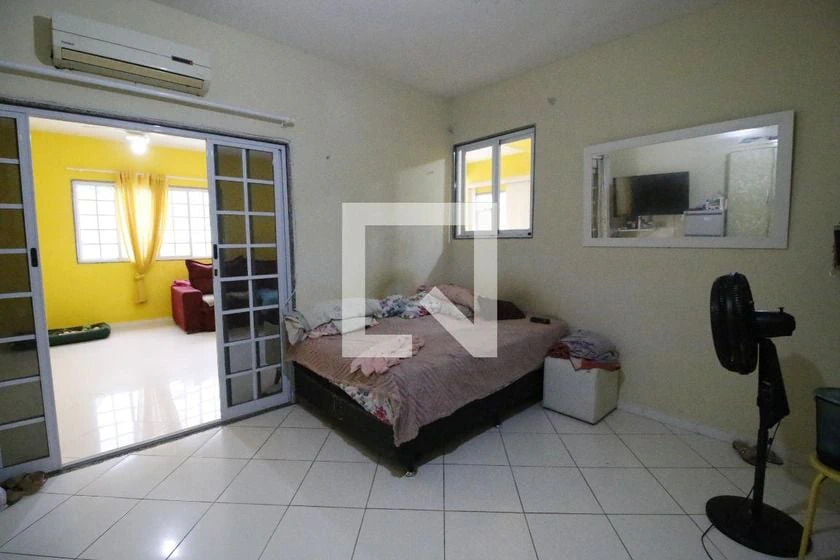Apartamento de 260 m² com banheira e espaço de home office — photo 8