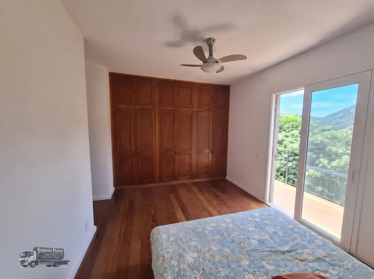 550 m² house with a grill on the balcony and a water view — photo 13