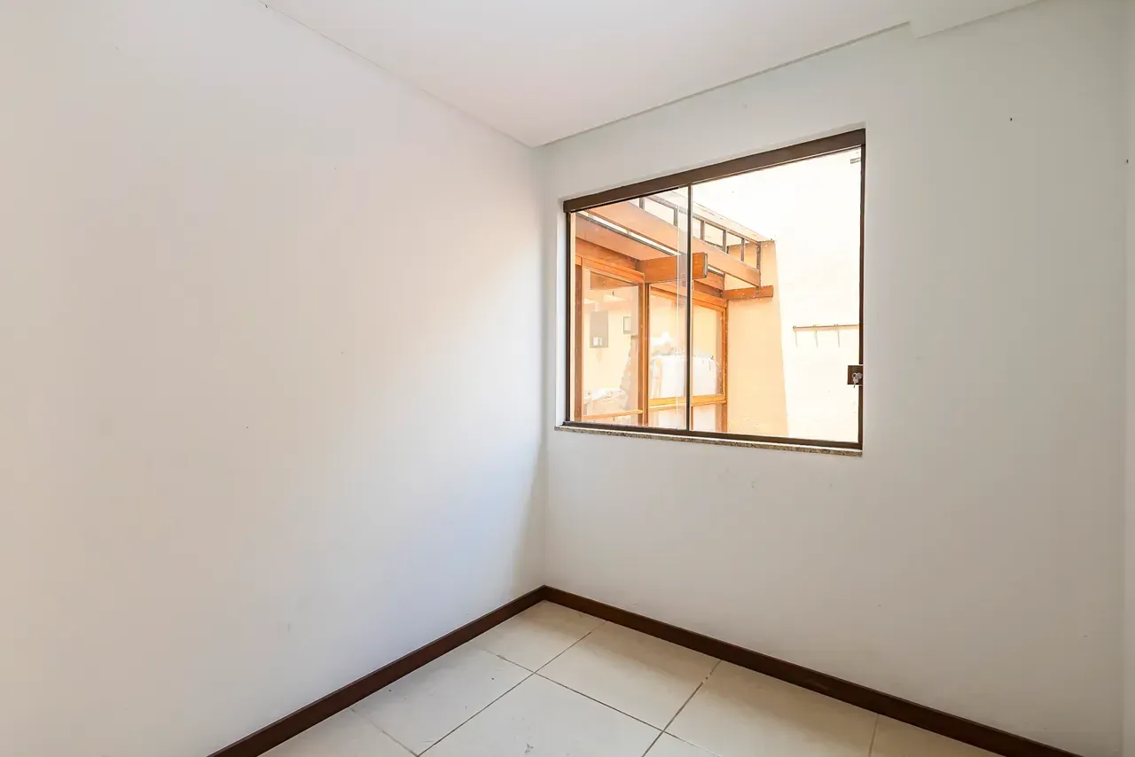 Furnished house with 5 bedrooms and 470 m² — photo 81