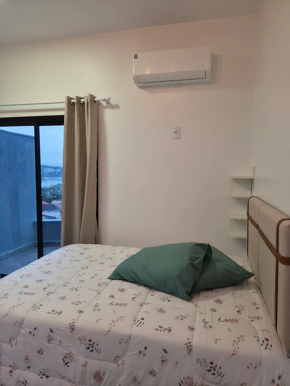 Furnished studio, 35 m², with a water view
