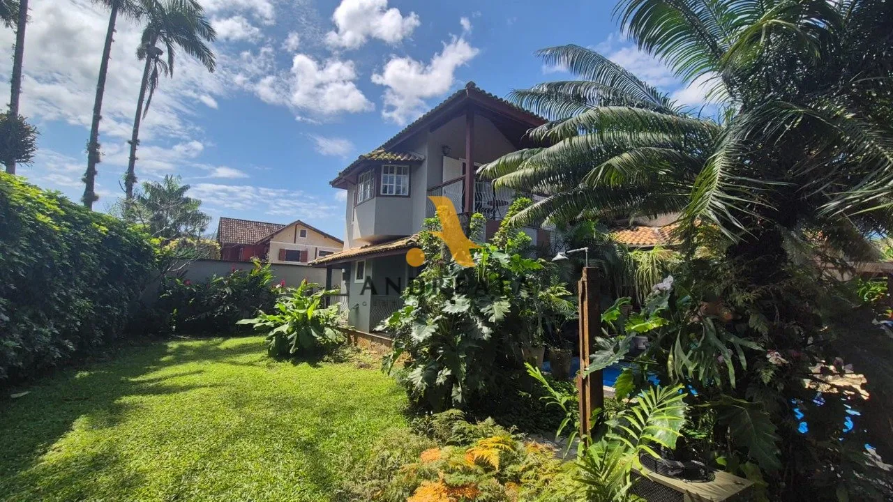 Casa de 307 m² com janelas do piso ao teto e banheira — photo 15