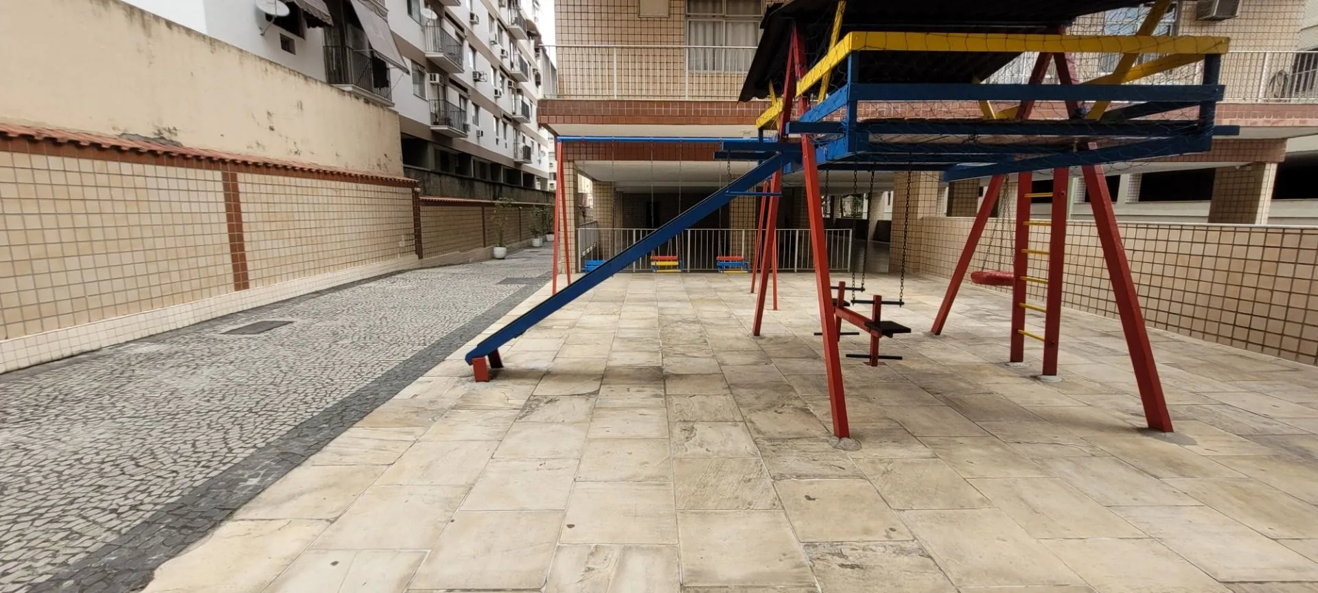 Квартира 96 м² з 2 спальнями та балконом — photo 15