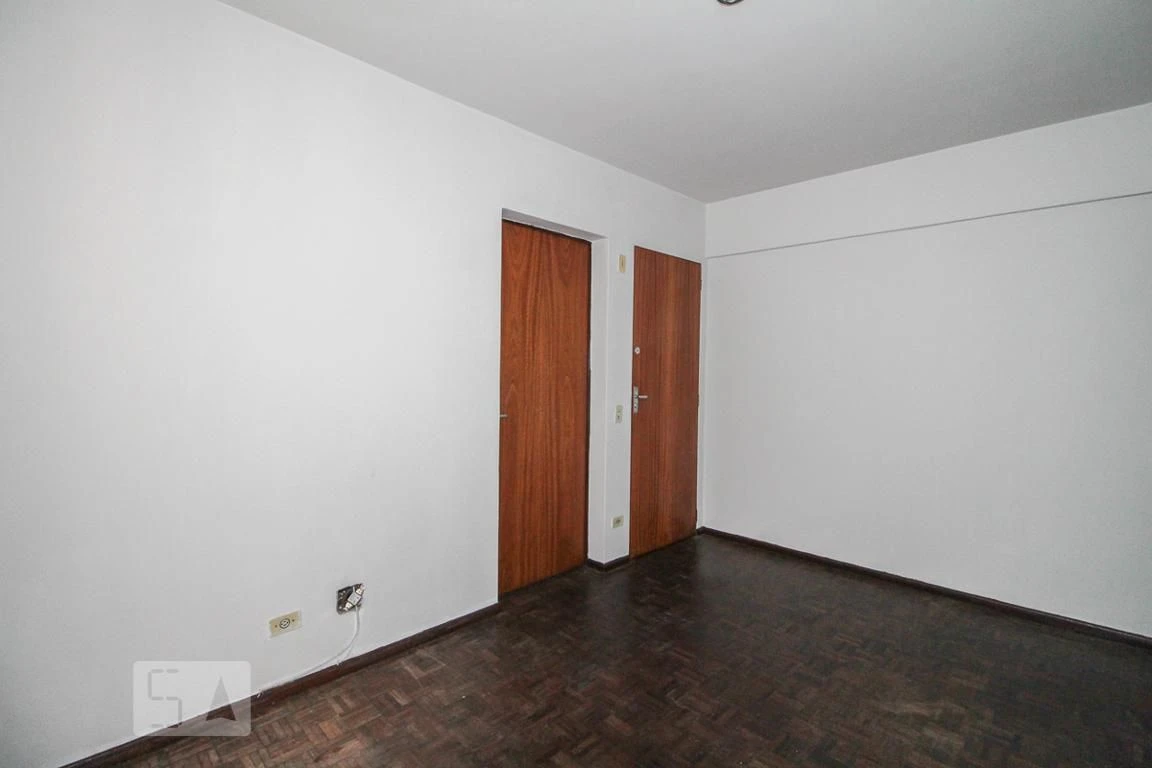 Деревянный пол или ламинат и 1 спальня: квартира 34 м² — photo 7
