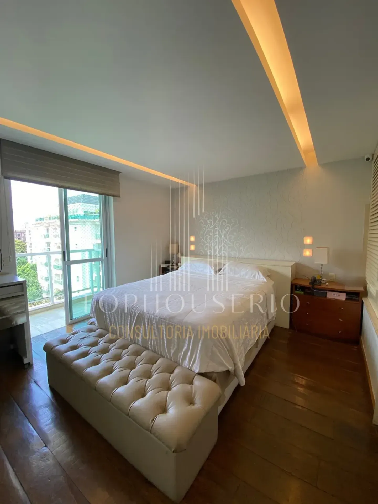 Furnished penthouse with 3 bedrooms and 4 bathrooms — photo 43