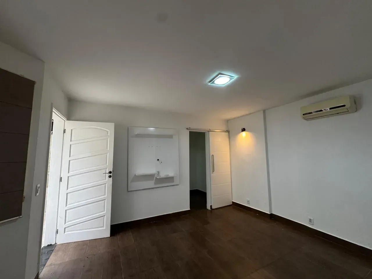 House with 4 bedrooms and 360 m² with open-plan kitchen — photo 25