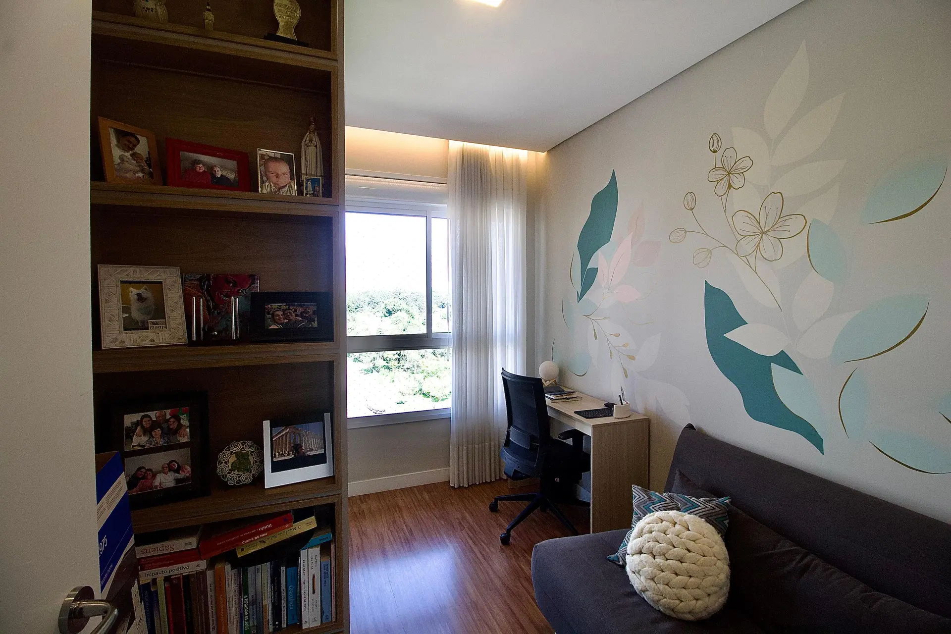 Квартира 80 м² з панорамними вікнами та заскленим балконом — photo 32
