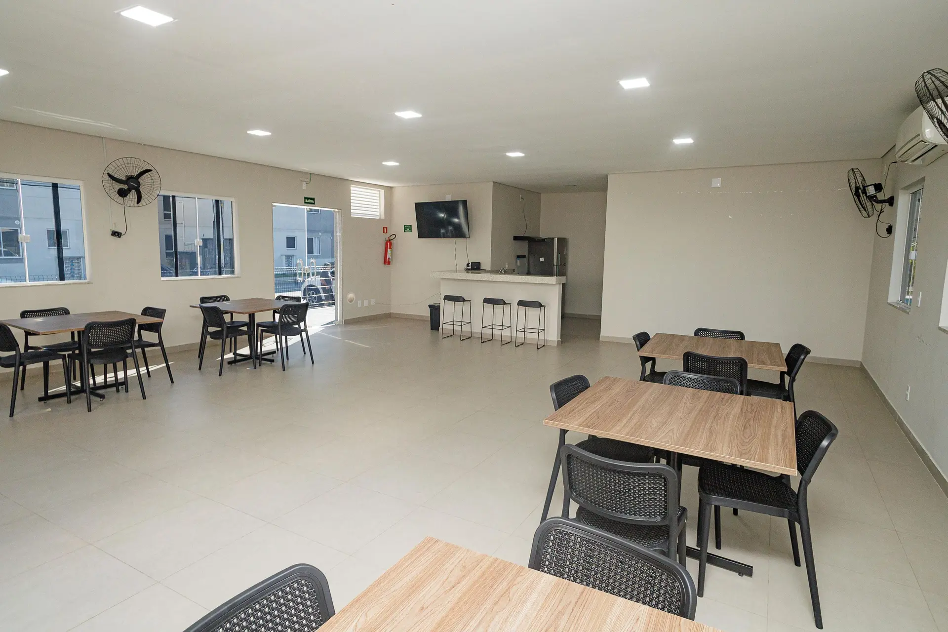 Apartamento sin amueblar de 2 dormitorios con plaza y lavandería — photo 17
