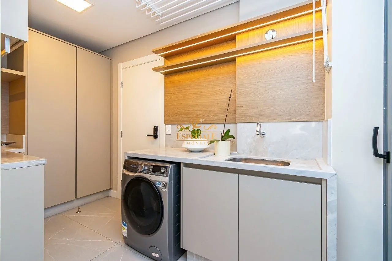 Furnished 186 m² apartment with 3 en-suite bedrooms — photo 12