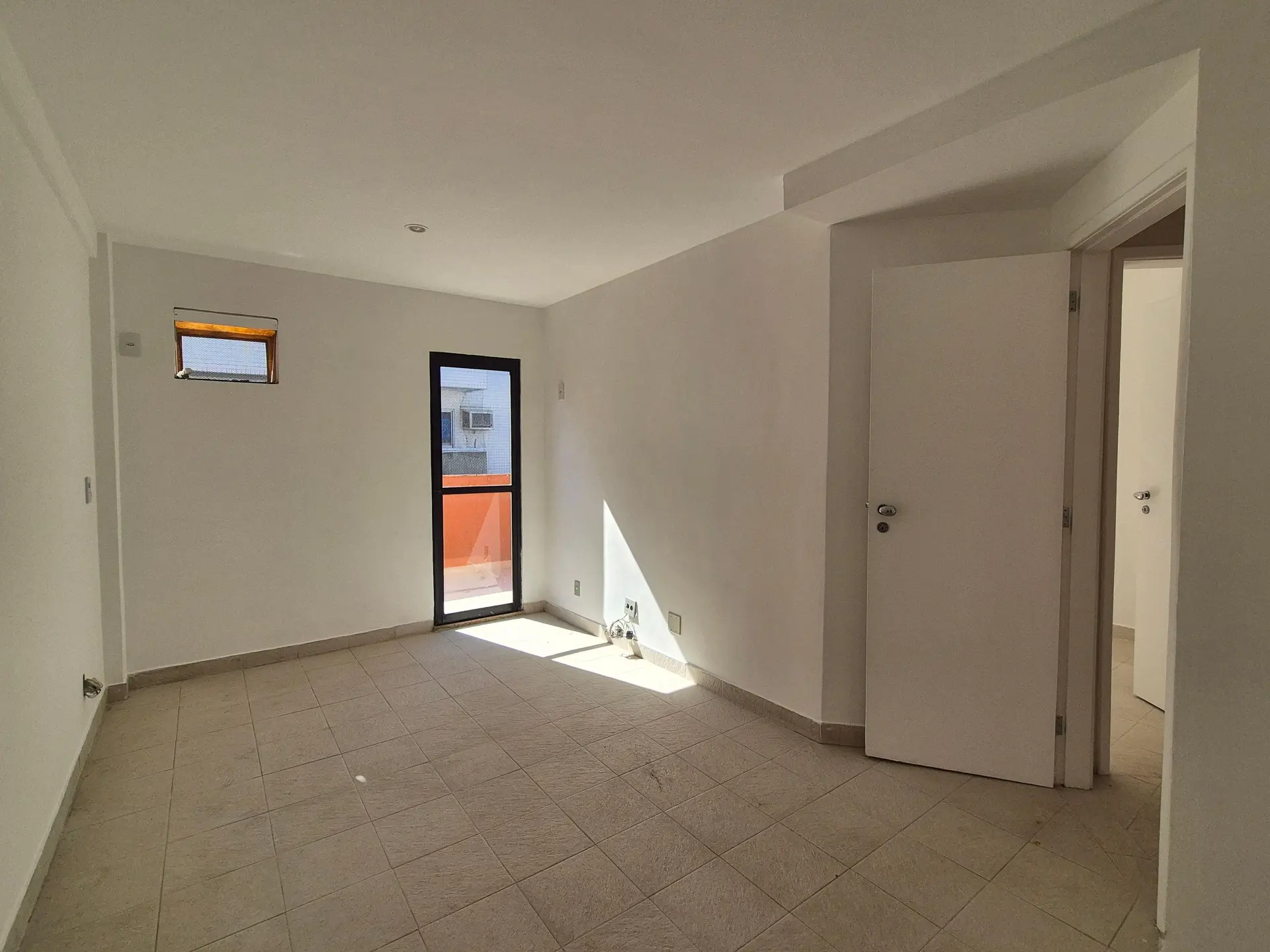 Rental apartment with 2 bedrooms and a balcony — photo 34