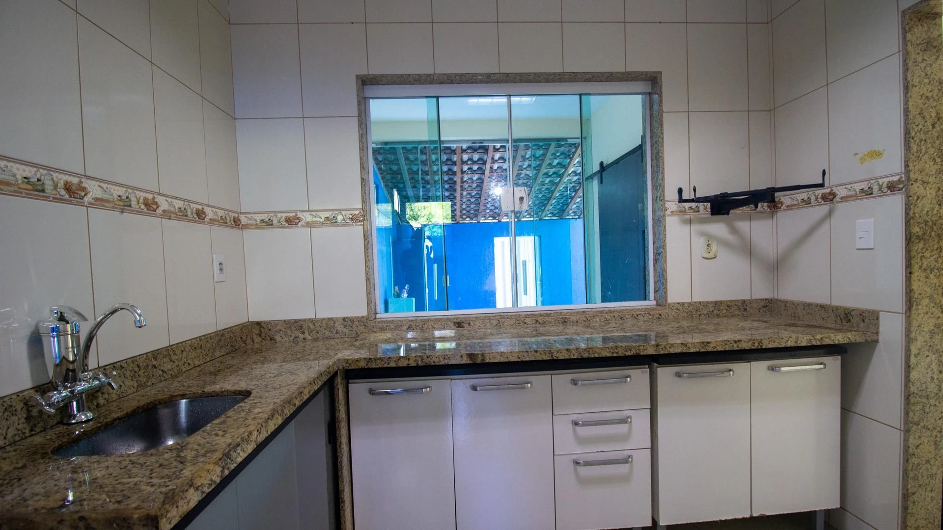 Будинок з 2 спальнями, окрема кухня та 2 паркомісця — photo 10
