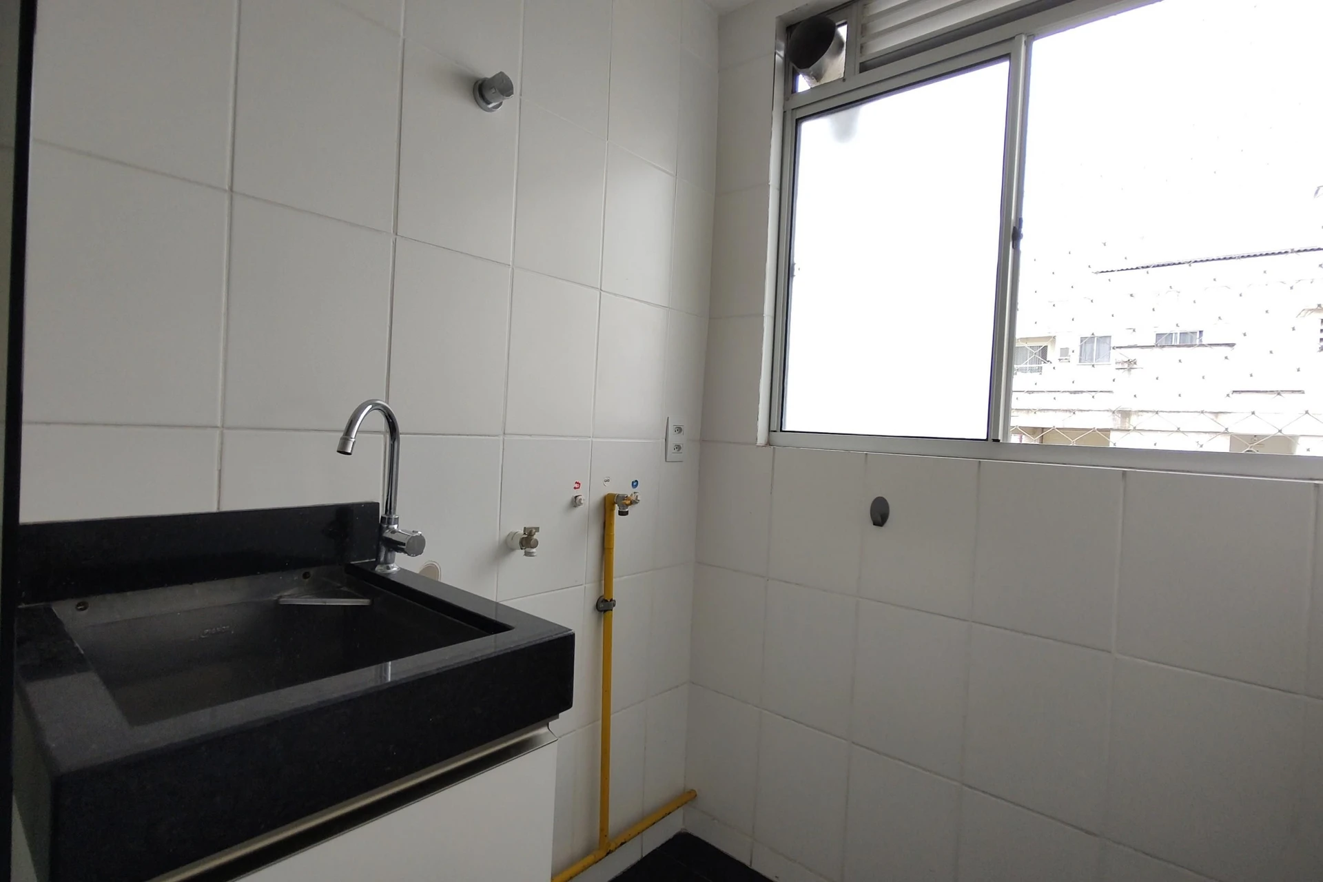 2-bedroom apartment in a building with a gym — photo 34