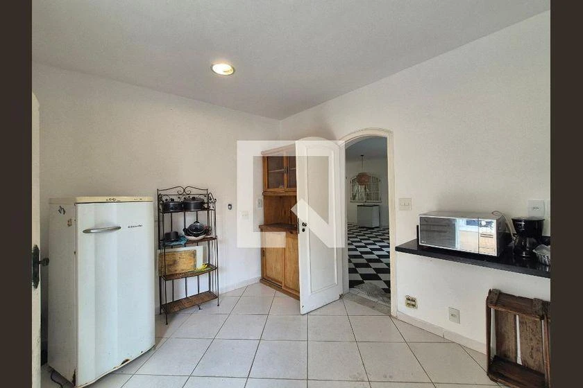 600 m² house with a washing machine and a home office — photo 13