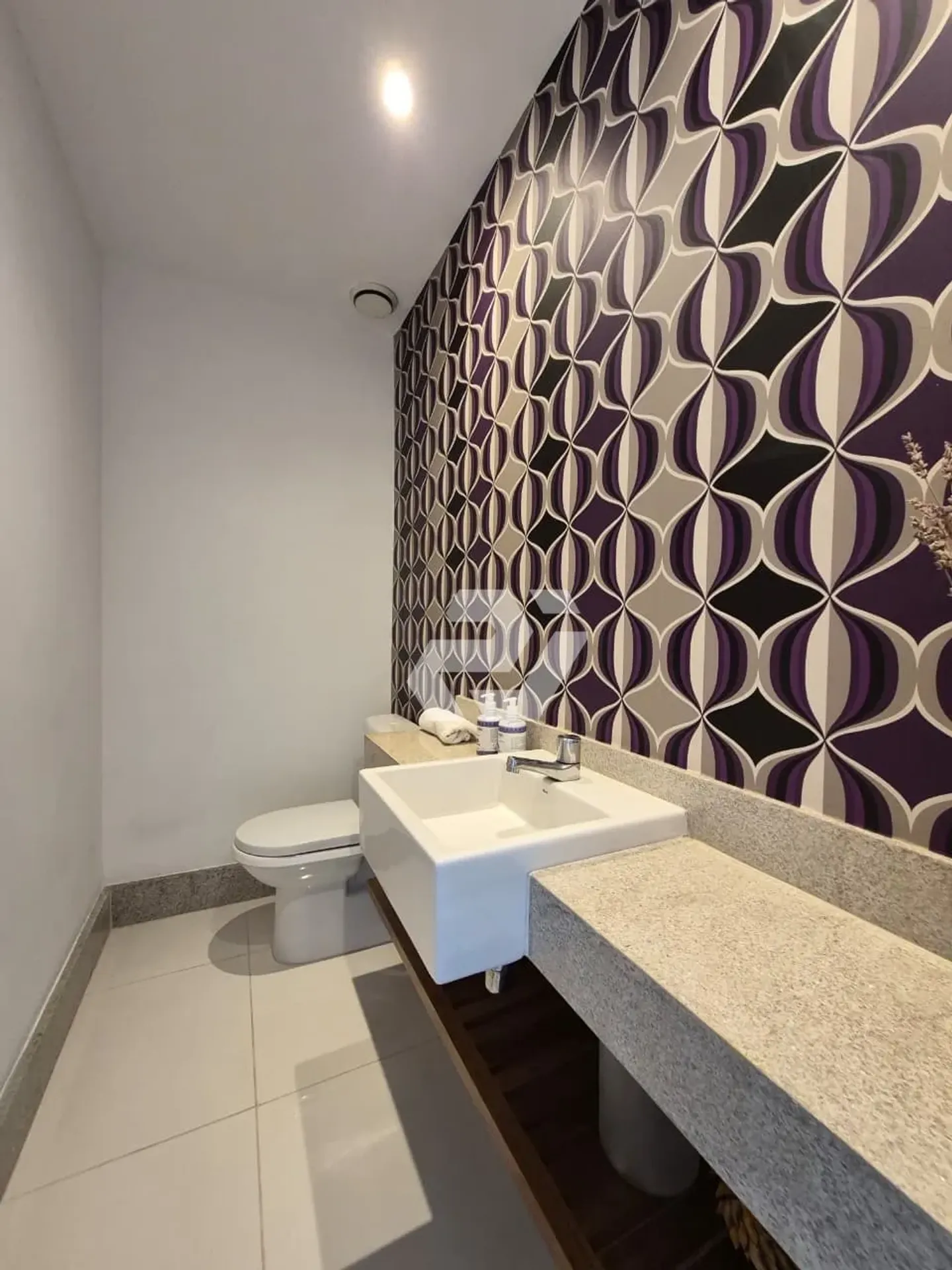 Apartamento mobiliado com 5 quartos e varanda envidraçada — photo 35