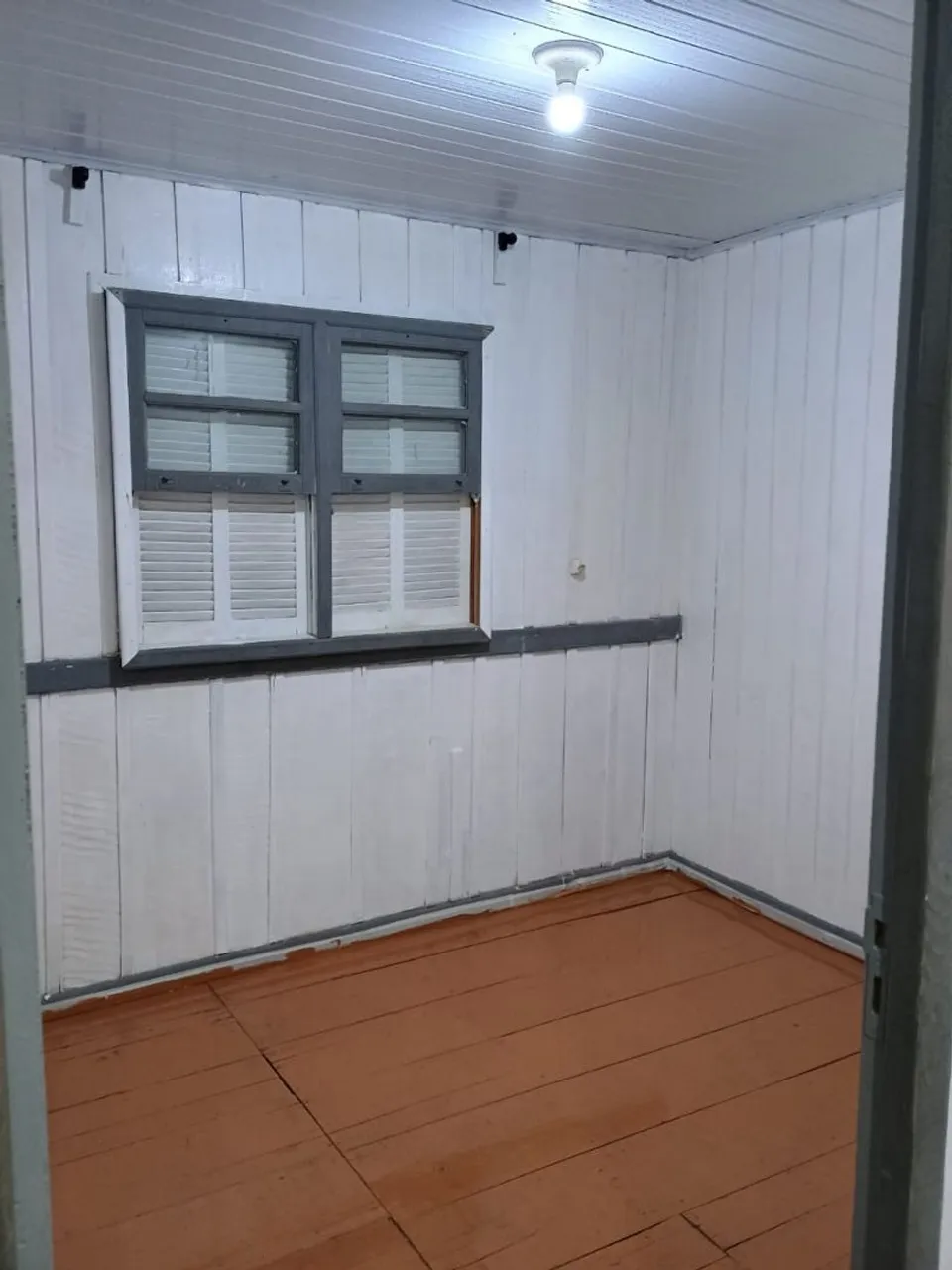 House, 90 m², with wood or laminate floors — photo 3