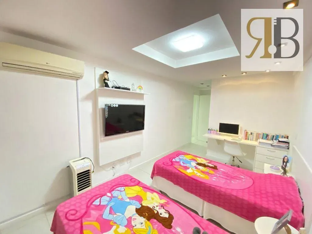 Рабочее место и 4 спальни: квартира 252 м² — photo 7