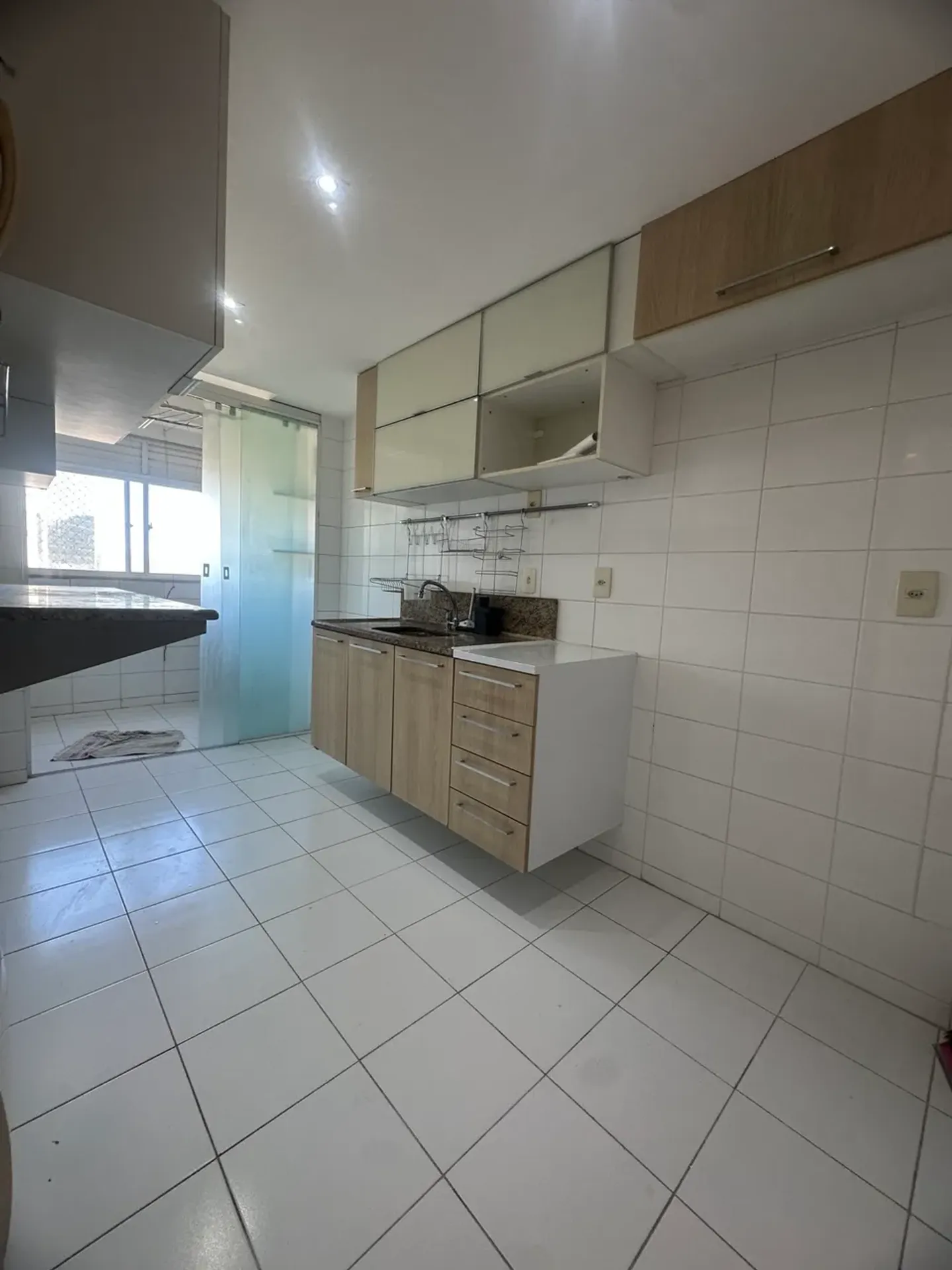 Furnished 3-bedroom apartment with 3 bathrooms — photo 12