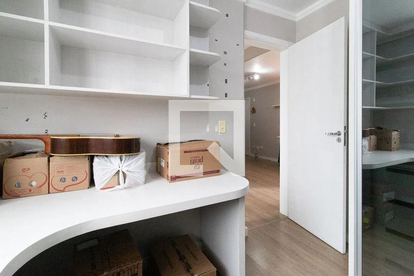 47 m² apartment with a walk-in closet and a home office — photo 19
