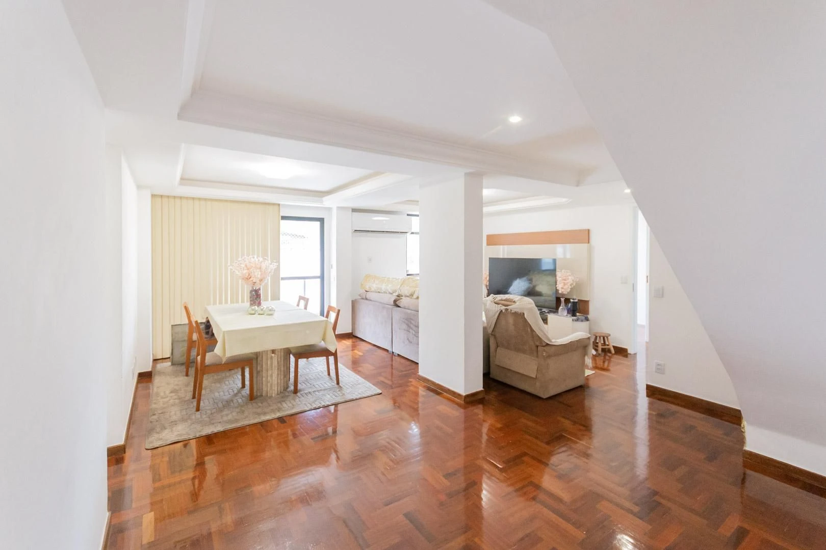 4-bedroom apartment with a mountain view in Rio de Janeiro — photo 7