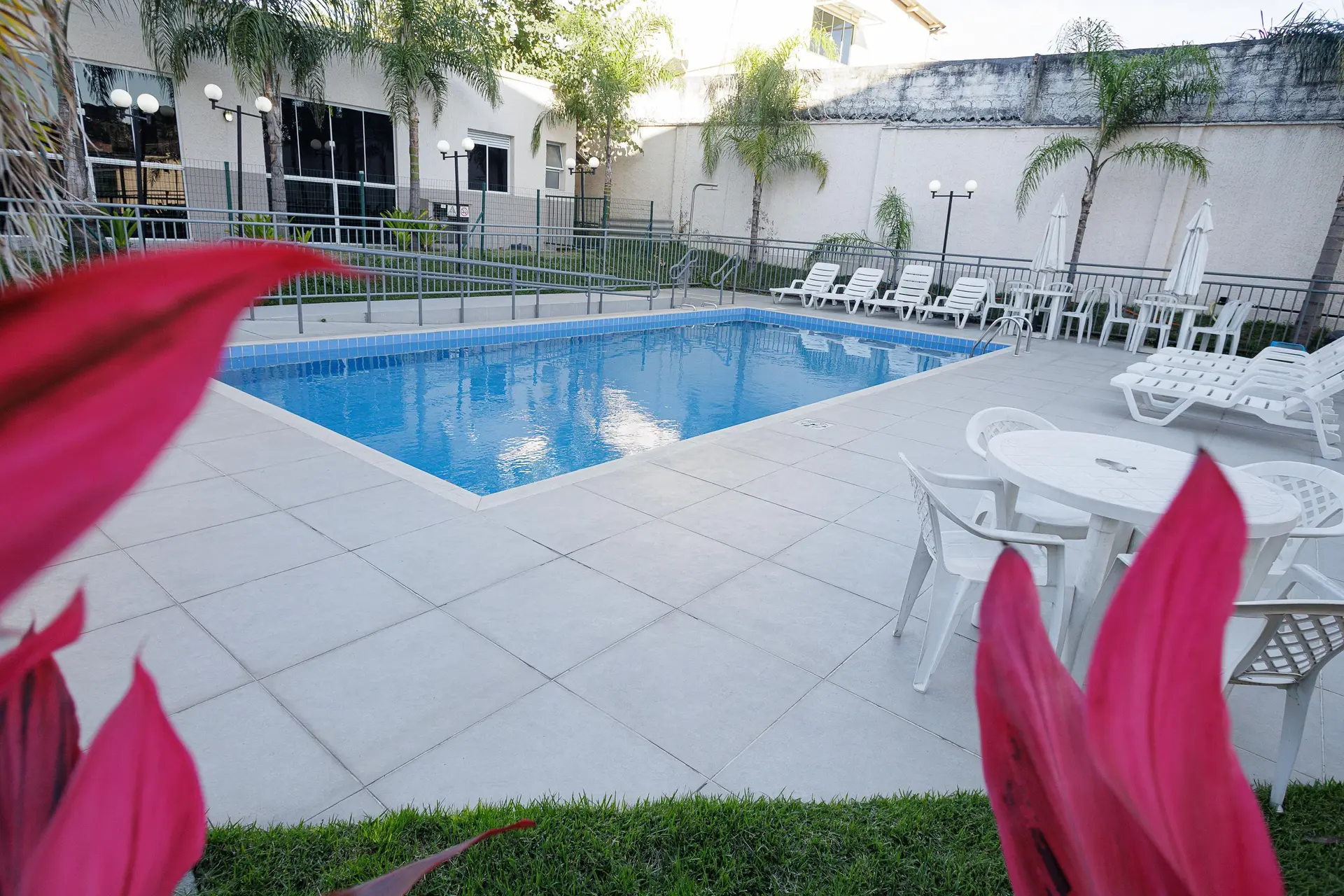 Apartment with 2 bedrooms and a glass-enclosed shower — photo 21