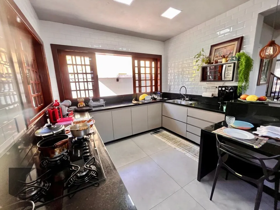 Furnished house with 5 bedrooms and 5 bathrooms — photo 46