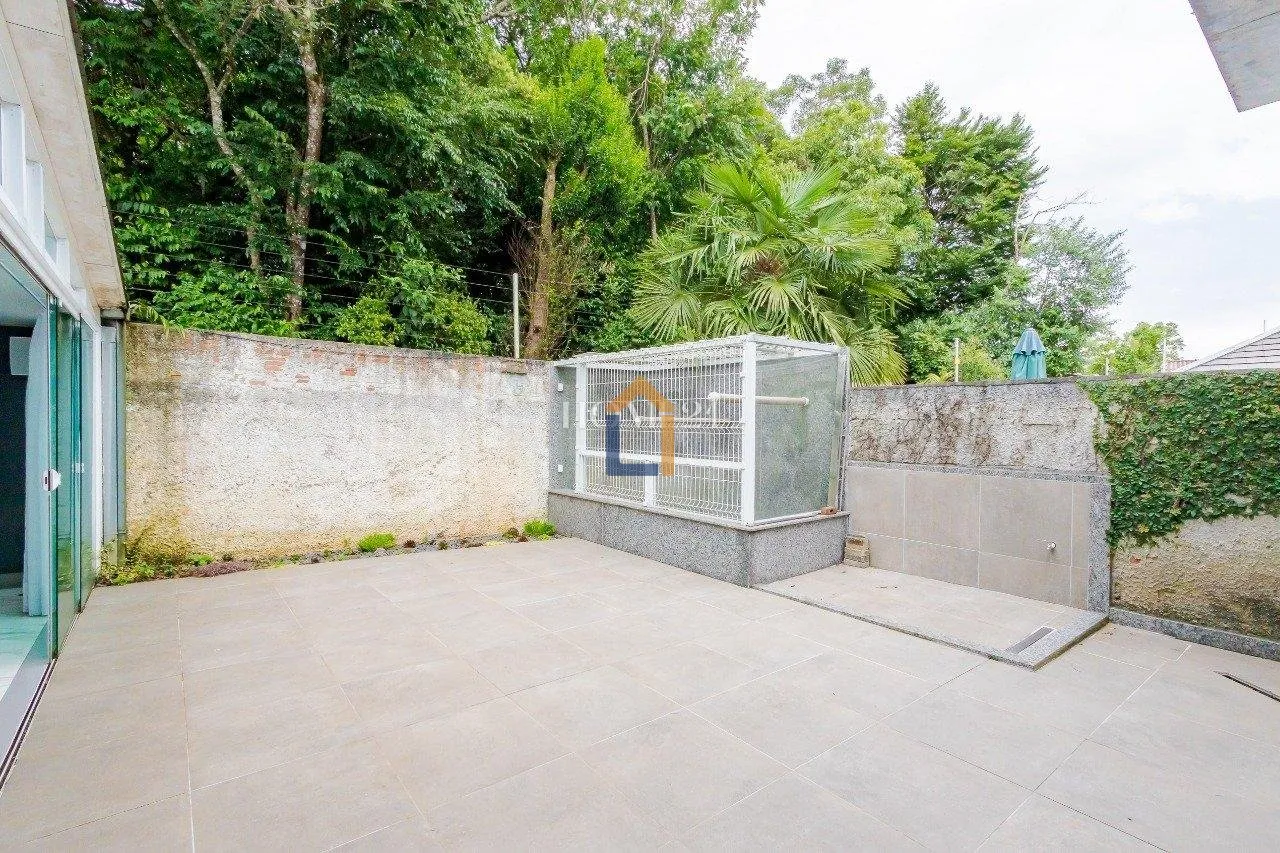 Furnished 470 m² house with 4 bedrooms and private garden — photo 107
