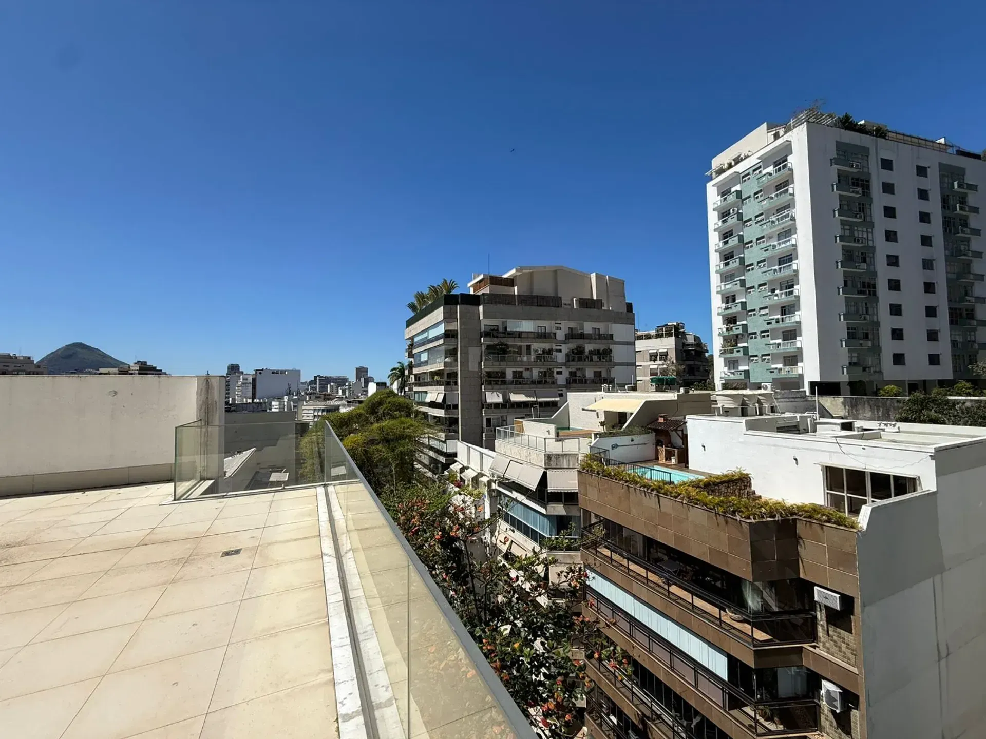 Apartment with balcony, 3 bedrooms and 2 parking spots — photo 32