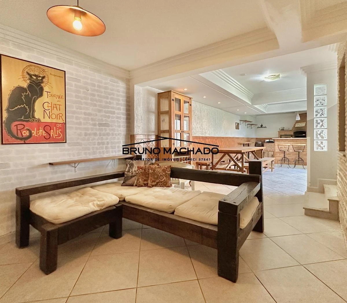 3-bedroom house with a walk-in closet in Curitiba — photo 37