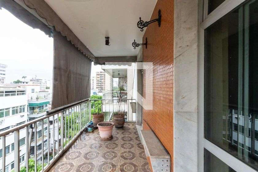 3-bedroom apartment with 2 parking spots and 133 m² — photo 3