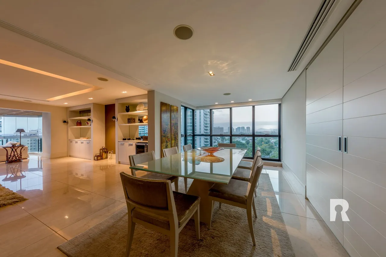 4-bedroom apartment with 5 bathrooms and enclosed balcony — photo 15