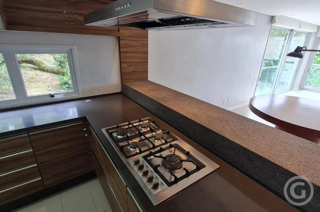 2-bedroom apartment with a water view in Florianópolis — photo 6