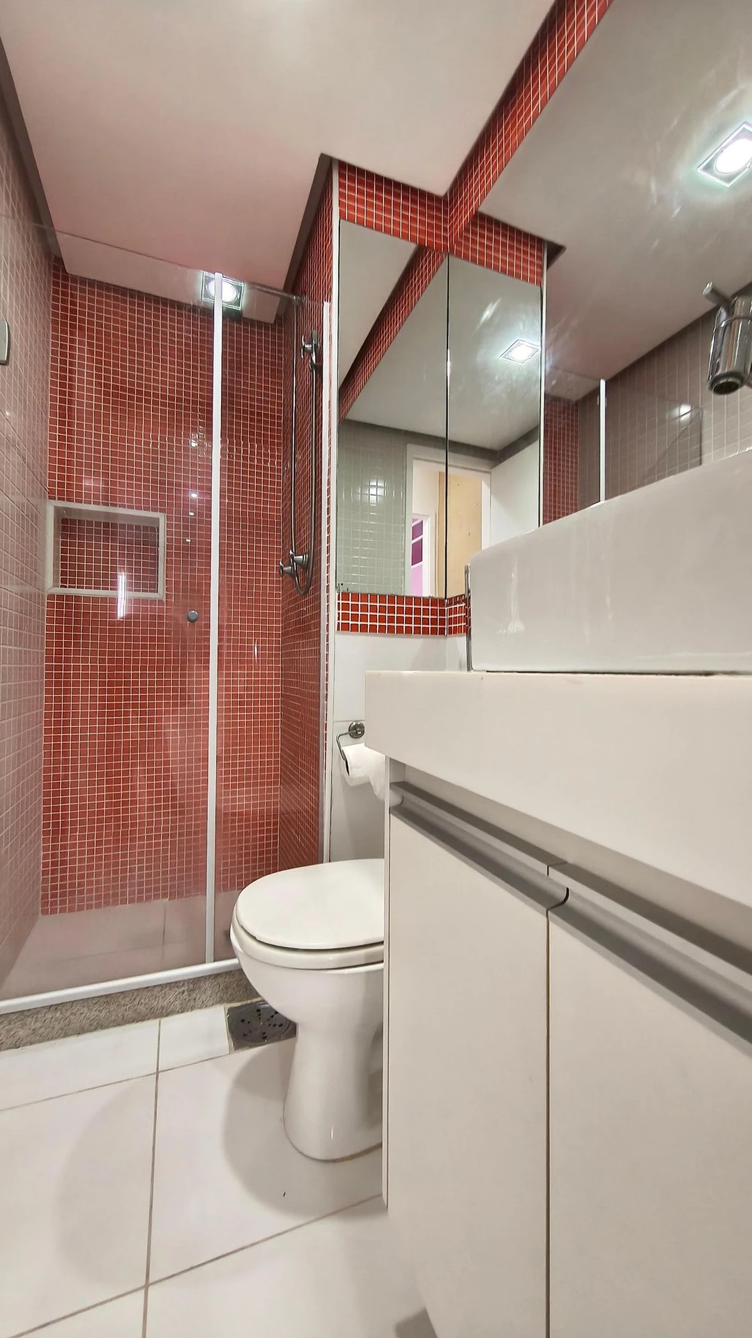One-bedroom apartment in a building with a gym — photo 21