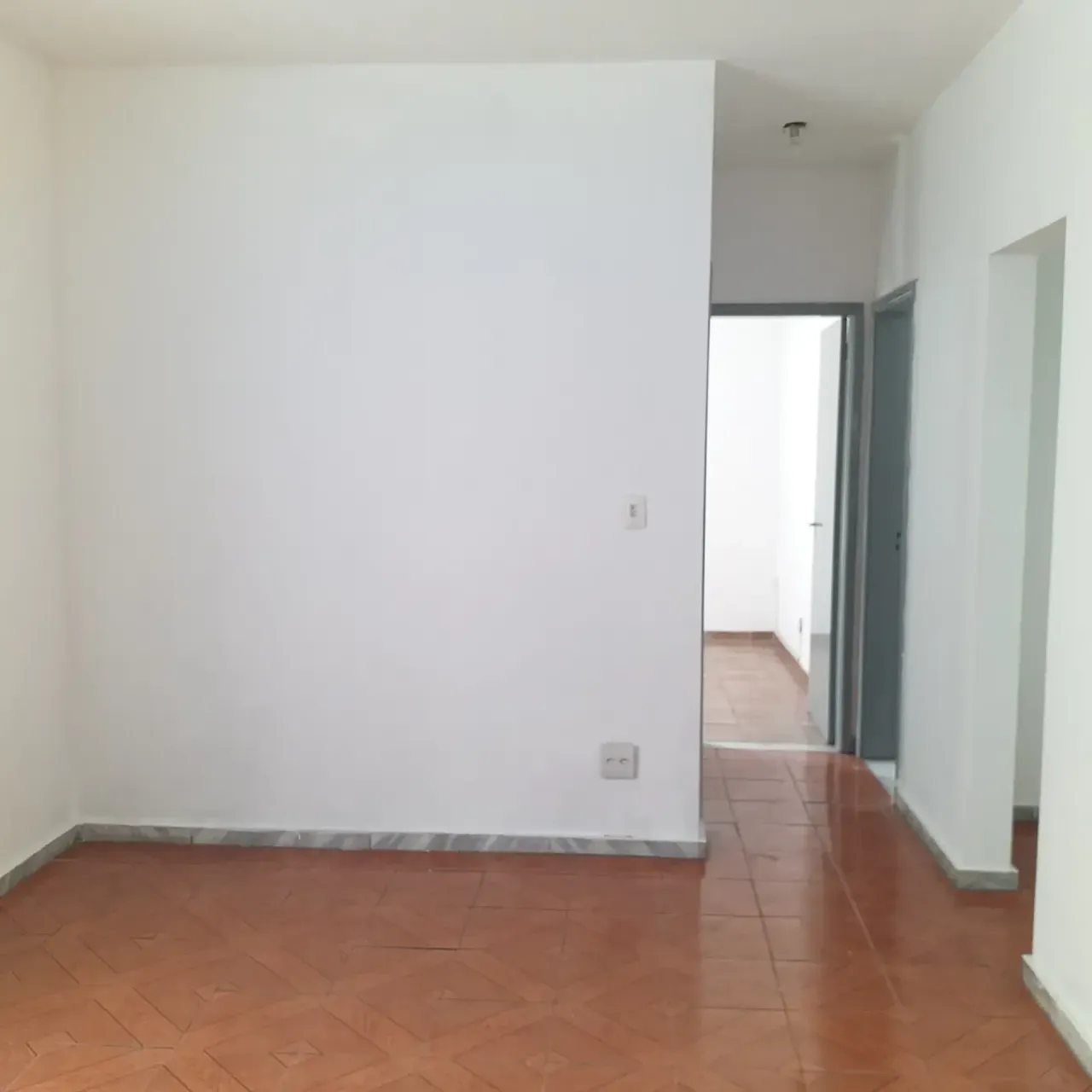 60 m² apartment with 2 bedrooms and a glass shower — photo 18