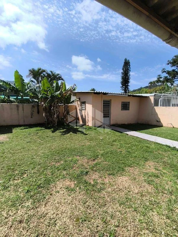 Casa de 3 dormitorios con balcón gourmet en Florianópolis — photo 35