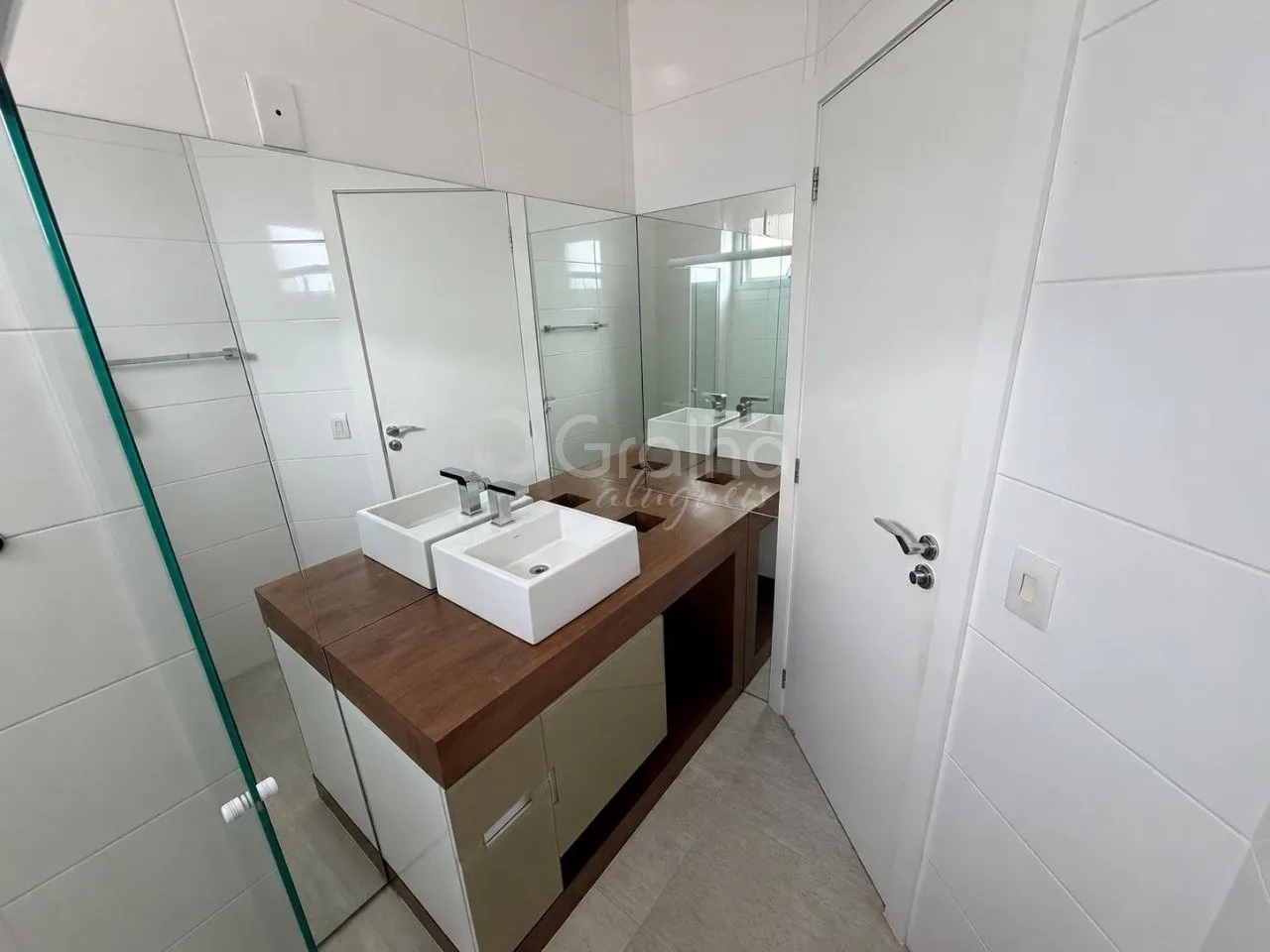 3-bedroom apartment with a bathtub in Florianópolis — photo 10