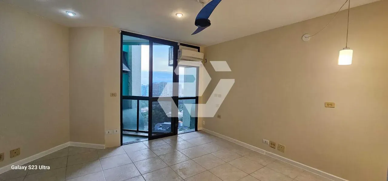 Apartment with 3 bedrooms, 5 bathrooms and balcony — photo 14