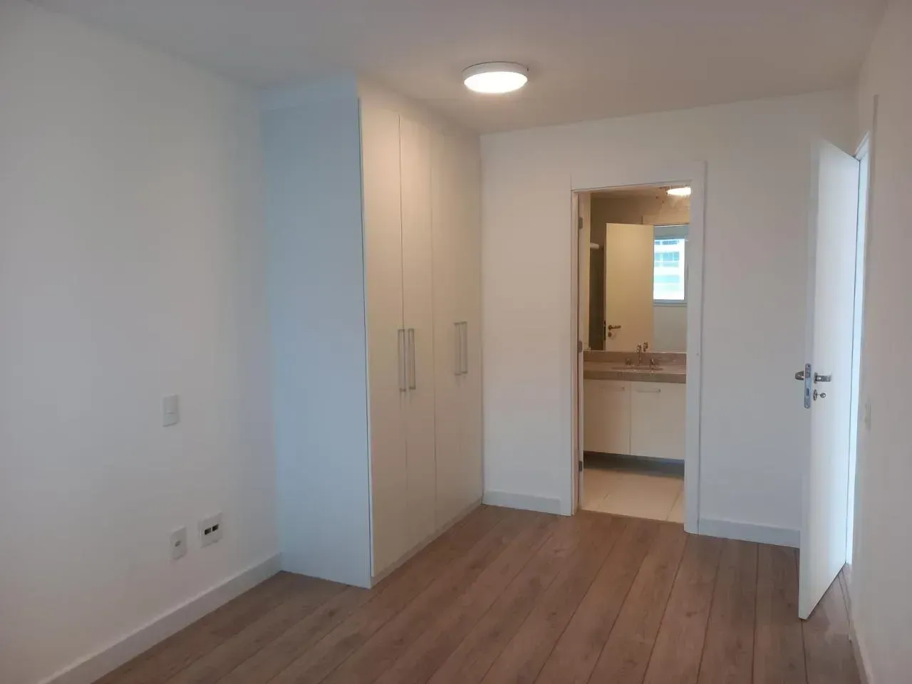 2-bedroom apartment with 2 bathrooms and 1 parking spot — photo 3