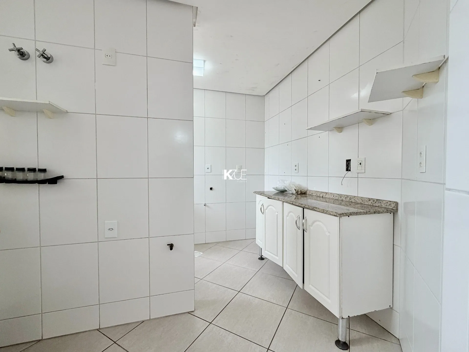 Balcony with a grill in a 2-bedroom apartment, 83 m² — photo 18