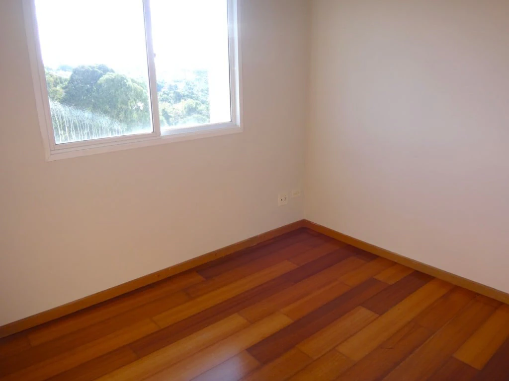2-bedroom apartment with wood or laminate floors in Curitiba — photo 9