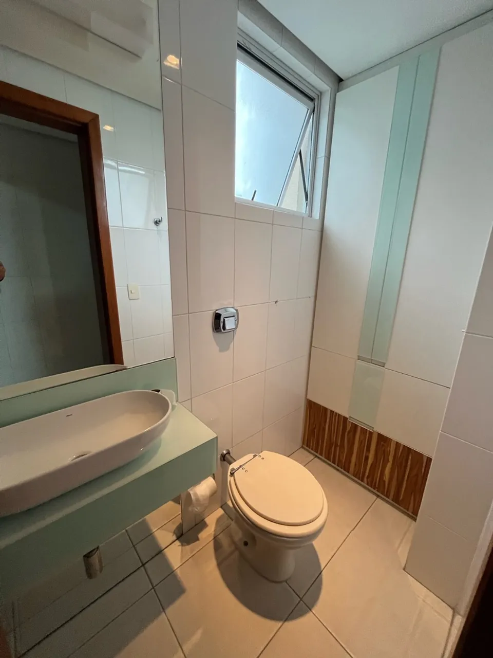 4-bedroom apartment in a building with a pool — photo 6