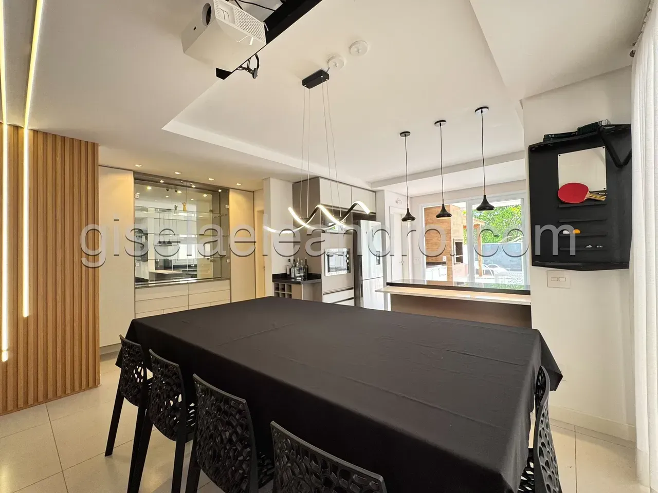 Casa amueblada con 4 dormitorios y cocina abierta — photo 17
