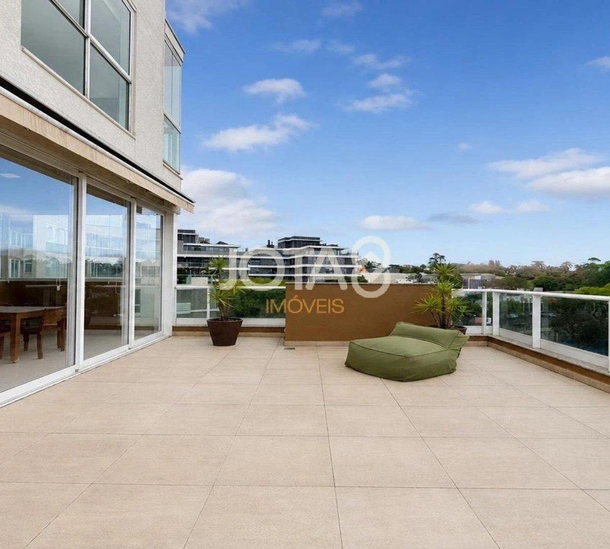 Bañera y 4 dormitorios: departamento de 323 m² — photo 12