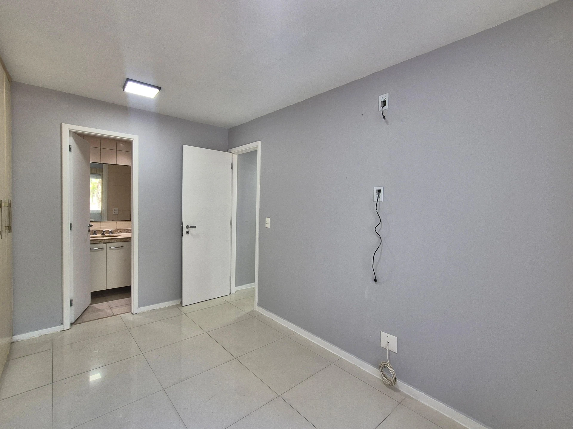 4-bedroom apartment in a building with a gym — photo 20