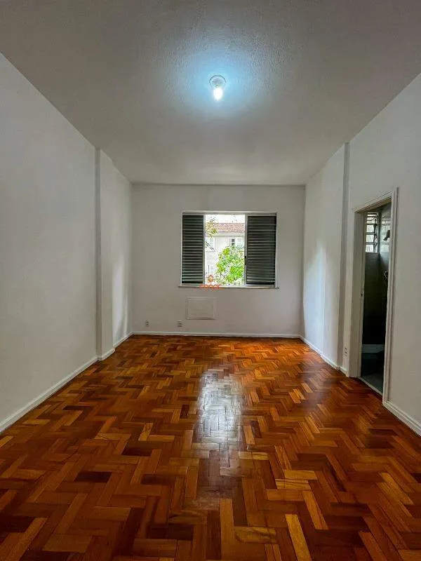 Apartment on the 4th floor with wood or laminate floors — photo 4