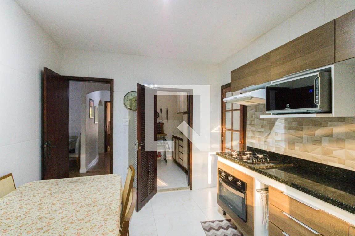 5-bedroom house with a mountain view in Rio de Janeiro — photo 59