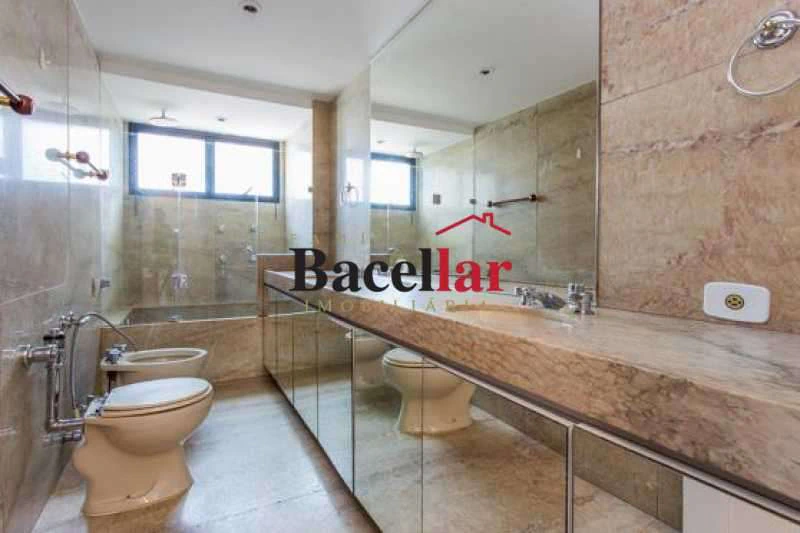 380 m² apartment with 4 en-suite bedrooms and 7 baths — photo 4