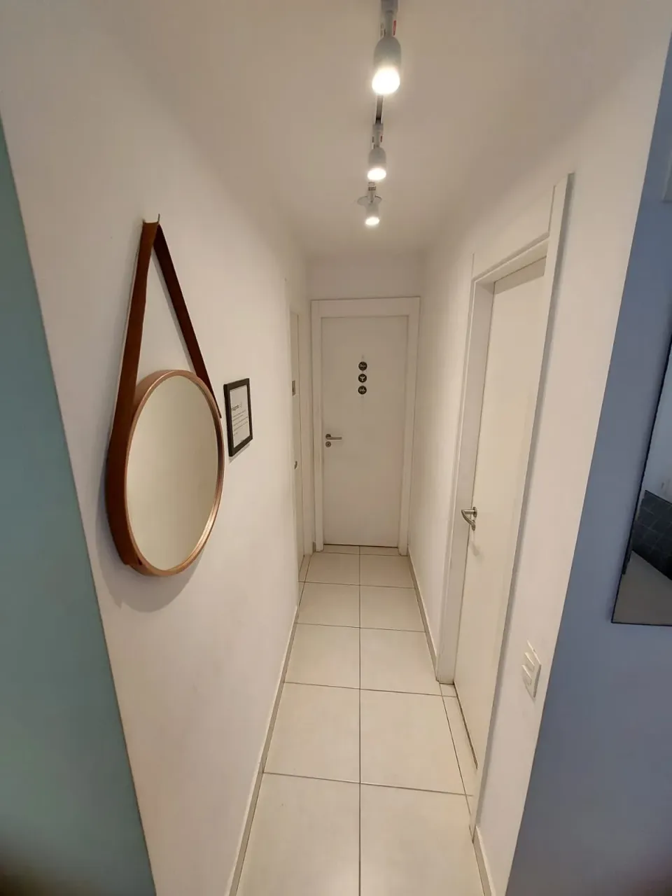 Furnished apartment with 2 bedrooms and an open-plan kitchen — photo 3