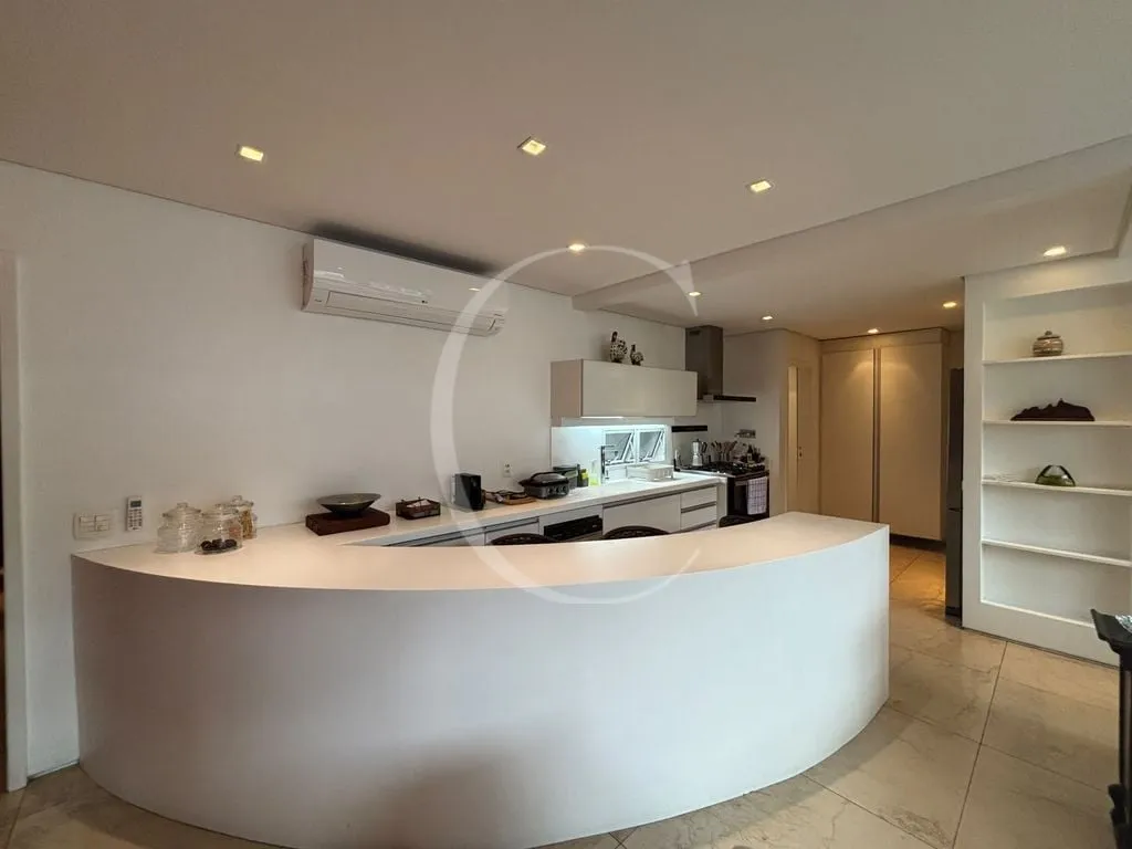 Bathtub in a 3-bedroom apartment, 127 m² — photo 8
