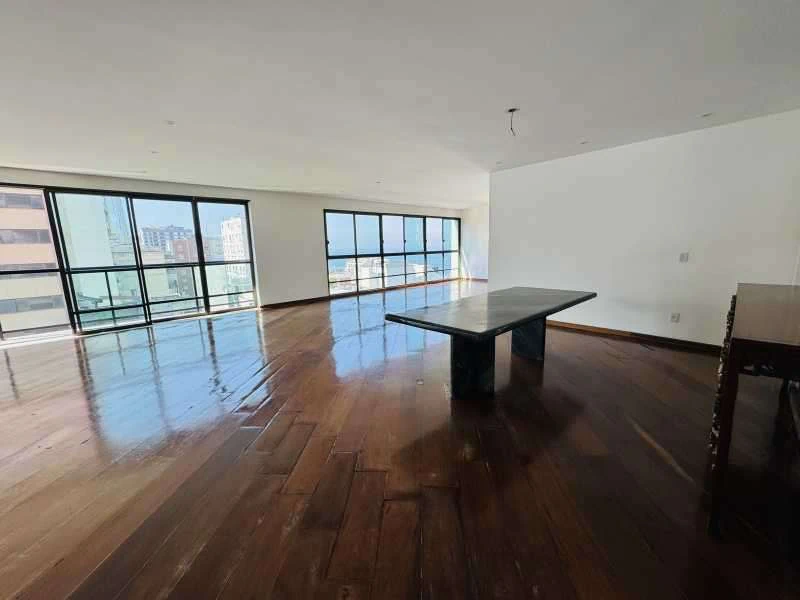 250 m² apartment with 4 bedrooms, 5 bathrooms and 3 parking — photo 10