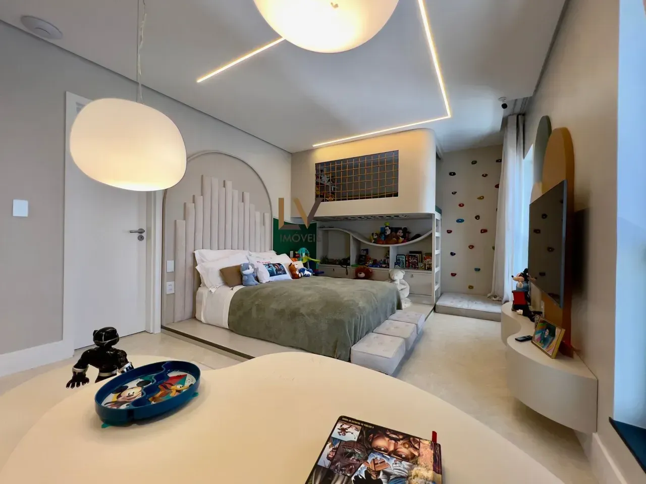 Furnished house with 800 m², 5 bedrooms and open-plan kitchen — photo 41
