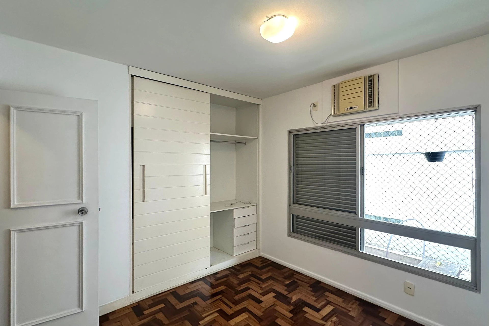 Unfurnished apartment with 2 en-suite bedrooms — photo 11